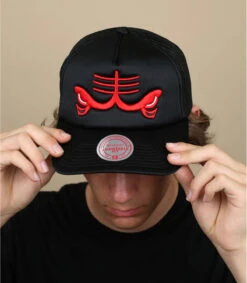 Mitchell & Ness Logo Remix Trucker Bulls
