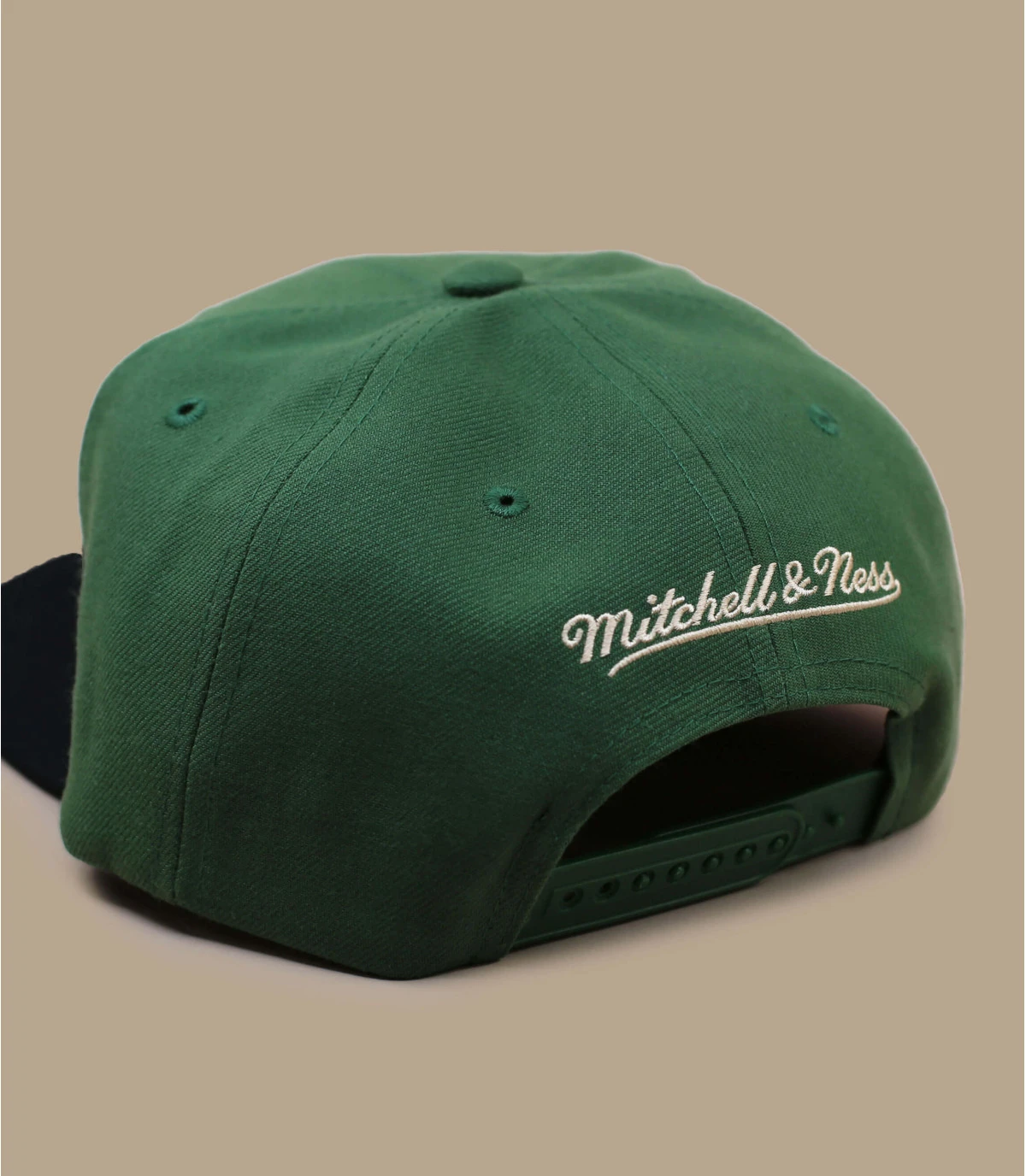 Mitchell & Ness NBA Core Basic Snapback Bucks – Image 5