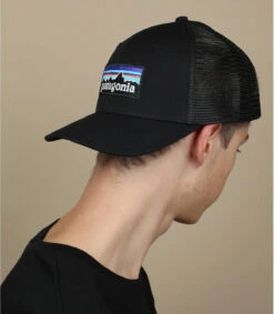 Patagonia P6 Logo Trucker Black
