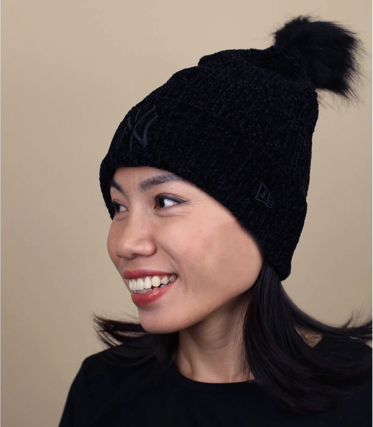 NEW ERA Wmn Chenille Bobble NY Black